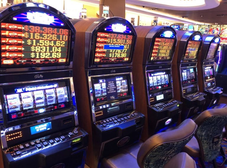 Live casino dealer streaming baccarat game on phspin for Filipino players